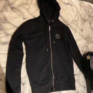 Philipp Plein Hoodie - En sparsamt använd Philipp Plein Hoodie i storlek Small. 