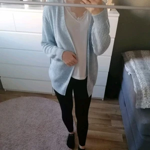 Ny kofta  - Köparen betalar för frakten 