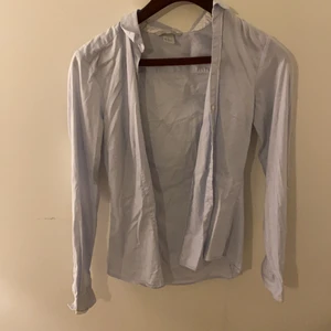 Skjorta från hm - Skjorta från hm, knappt använd. Fint skick.