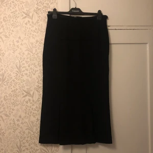 Vintage svart tulpankjol - Fantastisk tulpankjol som framhäver kurvorna percis där man vill ha dom!