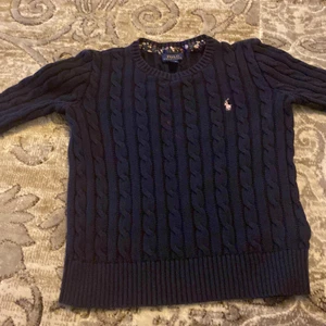 polo - det är en polo tröja som jag köpte för 300kr men säljer billigare 