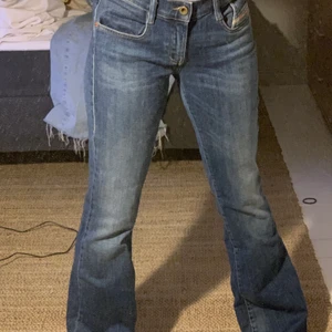 Diesel byxor - Säljer mina fina diesel byxor✨ dem är använda ett par gånger men ser ut som nya, dem sitter bra runt om benen och i höfterna. Köpte dem för ungefär 1200 och säljer dem för ett bra pris, men kan ändra mig💕