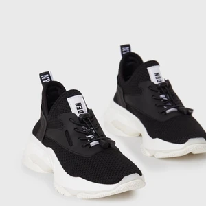 Steve Madden match sneakers  - Sneakers från Steve Madden som inte kommer till användning längre, nyligen inköpta så i väldigt bra skick🦋 små i storleken så mer som än 37 än 38.