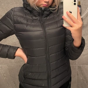 Jacka - En dunjacka från Cubus, köpt för 800kr förra vintern och säljs för 200kr.