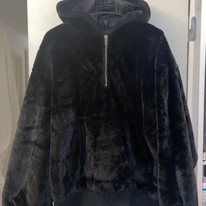 Jacka - Mjuk jacka i stl 40, använd ungefär 3-5 gånger ordinarie pris: 599