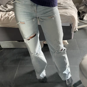 Jeans från zara - Använda en gång och finns inte kvar att köpa i butik eller online. Köparen står för frakt ❤️