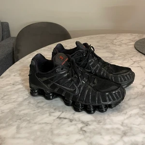 Nike Shox LT - Mycket fint skick. Nypris 1800kr. Köparen står för frakt. Storlek 43