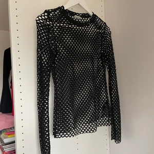 Fishnet tröja från weekday  - Använd ett fåtal gånger, bra skick
