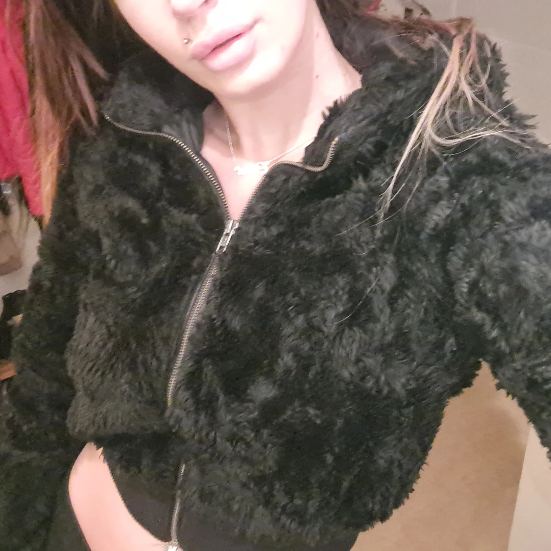 Svart mjuk jacka med luva  - 90