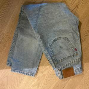 Levis jeans storlek W23 L26, försmå för mig men använda någon få gång  pris kan diskuteras 