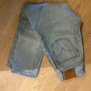 LEVIS jeans  - Levis jeans storlek W23 L26, försmå för mig men använda någon få gång  pris kan diskuteras 