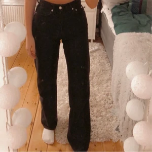 Nakd-jeans - Säljer de !SKITSNYGGA! raka jeansen från NAKD som sitter som en smäck! då de tyvärr inte passar längre. Nypris var 499 kr och säljer för 300 kr+frakt (pris är diskuterat)