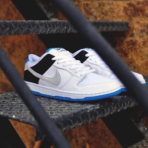 Nike SB Dunk ’Low Laser Blue’ - 👟 Nike SB Dunk ’Low Laser Blue’  Tillgänglig i storlek⬇️  • EU43   • Pris: 1599kr   • Vi nås genom dm för eventuella frågor eller funderingar!  #erisneakers 