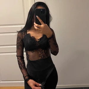 Topp - En fin body i strl xs från shein. Aldrig använt så den är i nyskick🦋