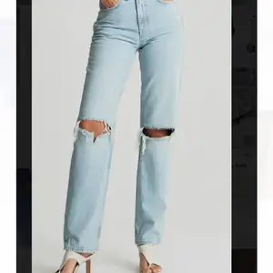 Säljer nu mina 90s high Waist jeans från Gina. Använt ett fåtalgånger då de är för små för mej, så därför i nyskick! Storlek 36 men skulle även säga att de passar 34. Nypris är 500, mitt pris är 200. Priset kan även diskuteras.💘💘💘