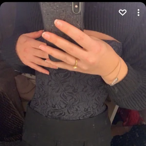 Korsett - Korsett köpt på ellos! Helt ny med prislapp kvar, säljer då den var fel storlek:) storlek M, men passar även s!💞 köp direkt för 400kr⚡️🌟