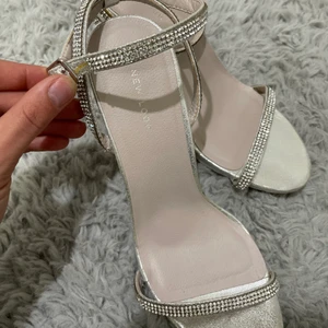 Mycket fina klackskor - Storlek 40. Hög och smal klack