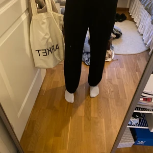 Hm kostymbyxor  - Kostymbyxor från hm i stl 36. Använda ett par gånger men i fint skick!🖤