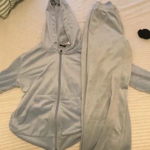 Gina tricot - Säljer mitt fina sett från Gina tricot eftersom jag inte använder det längre hela settet för 200 + frakt
