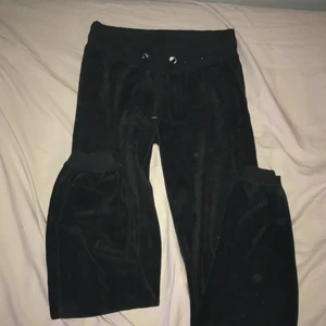 Mjukisar - Och ännu ett par! Men denna gången i svart och annan storlek! (PRIS GÅR ATT DISKUTERA)