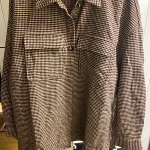 Skjortjacka  - Jättefin ny skjortjacka i mjukt material. Oversize-modell.