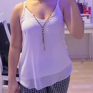 Linne med halsband - Aldrig använd. Köptes utomlands