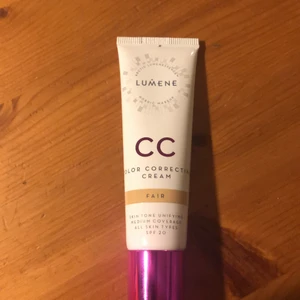 Smink - Oanvänd Lumene cc color correcting cream i färgen fair, 80 kr plus frakt 12 kr