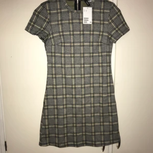 skater dress by H&M t-shirt dress - skater dress by H&M t-shirt dress in black, white and yellow new