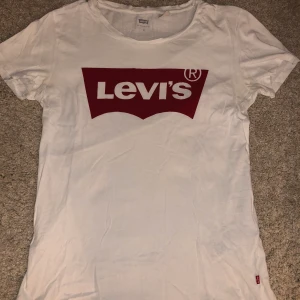 Levi’s t-shirt  - Storlek S men passar även M