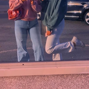 Vintage Swetshirt  - En jätte snygg swtshirt som går att styla till det mesta. En fin gör färg. Använd ett fåtal gånger. Jätte bra skick. Säljer för 100kr, strlk S fast oversized