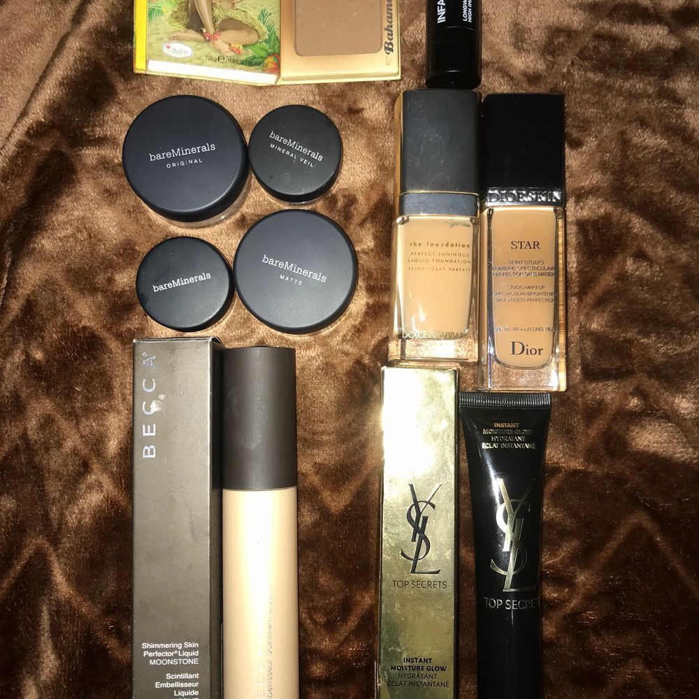 Dior foundation i färgen 040 endast testad! 200kr🌸 Dolce Gabbana perfect luminous foundation i färgen amber 140 (endast testad).200kr🌸 YSL instant moisture glow helt ny! 200kr🌸BECCA shimmering skin perfector liquid (flytande highlight i färgen moonstone, testad) 200kr🌸bahama mama 115kr🌸bare minerals kit.150kr🌸 Köp hela paketet för 800 o få med cream blush stick från isadora! . Övrigt.