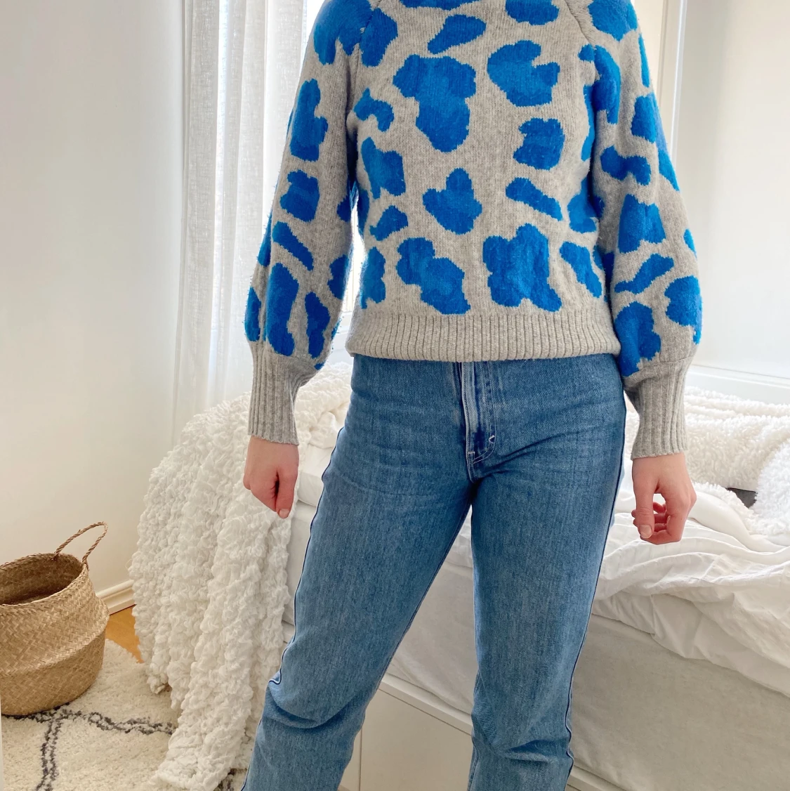 Blå leopard stickad tröja