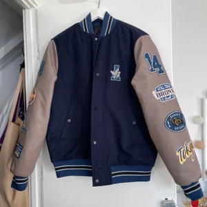 Varsity jacka - SÅLD❗️❗️