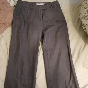 Kostymbyxor  - Jättefina kostymbyxor från STOCKH LM. Älskar dessa men tyvärr passar de inte längre. Nypris 600 kr.