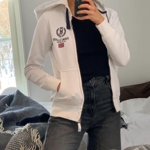 Henri Lloyd hoodie  - zipup hoodie från Henri Lloyd som inte kommer till användning längre. Nypris var ca 800-900 kr