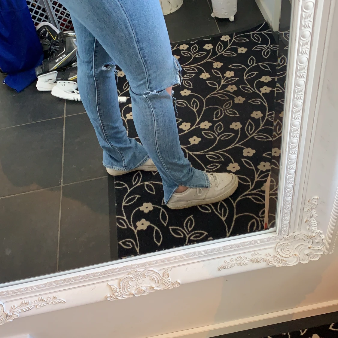 Lågmidjade jenas från levis med slits  - 90