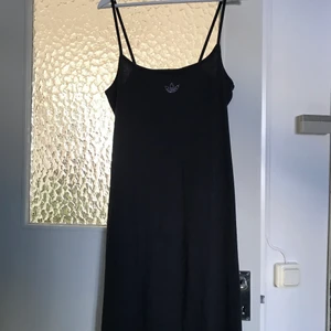 Adidas slipdress - Klänning från adidas aldrig använd, tags kvar✨