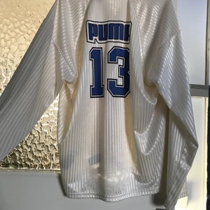 Fenty tröja - Asfet oversized tröja från Fenty Puma, säljer bara för den inte kommer till användning💘 Fint skimrande i materialet✨