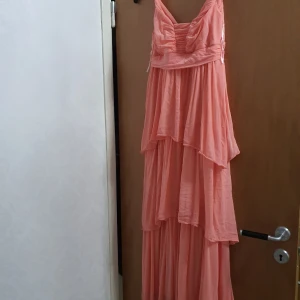 Ny skick lång klänning  - aldrig använd