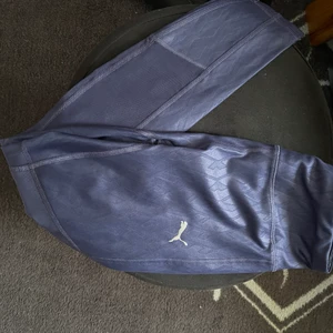 Puma - Träningstights med mesh på sidorna. Aldrig använda!