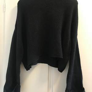 Only worn a few times which is why I am selling it. Black, neck holder jumper in S .