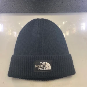 The North Face mössa  - I nyskick använd fåtal gånger.                                Frakt: 22kr Spårbar frakt: 66kr 