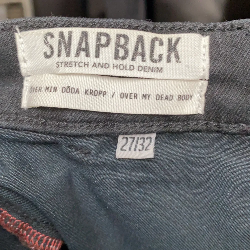 Jättebekväma svarta bootleg jeans från Snapback. De är stretchiga och passar olika storlekar. Knappt använda, köparen står för frakt💗. Jeans & Byxor.