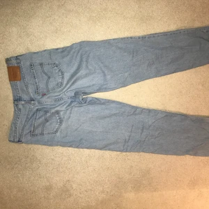 Levis jeans  - Modell: Loose straitght. Storlek 26 L 32. Helt nya jenas, knappt använda 