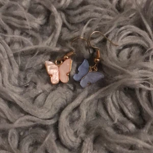 Fjäril örhängen  - Hemmagjorda örhängen som är nya 