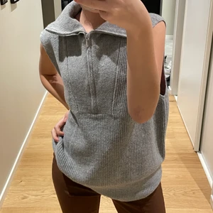 Väst - Väst från gina, aldrig använd💕