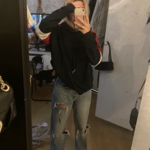 Hoddie - Hoddie från hm i storlek S men passar xs, bra skick.❤️