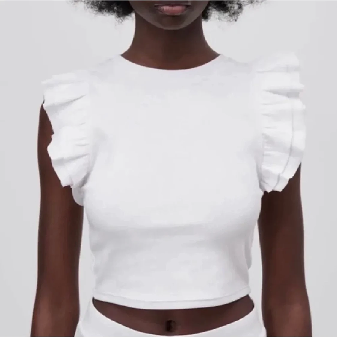 Vit/svart volang topp från zara!