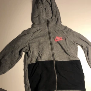 Nike tröja  - Nike tröja med dragkedja störrelse 146-156