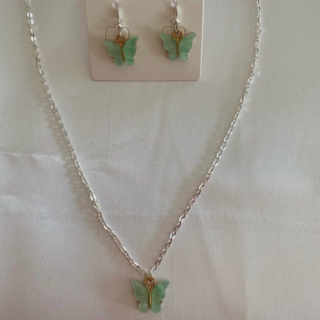 💚🦋Madison earrings & Amina necklace🦋💚